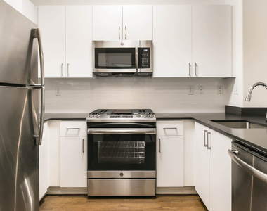 4077 Glencoe Avenue - Photo Thumbnail 5