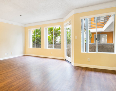 4920 Van Nuys Blvd - Photo Thumbnail 4