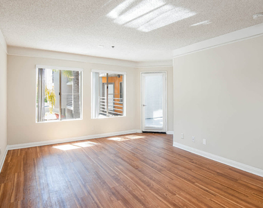 4920 Van Nuys Blvd - Photo Thumbnail 6