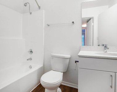 4920 Van Nuys Blvd - Photo Thumbnail 9