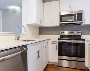 4920 Van Nuys Blvd - Photo Thumbnail 18