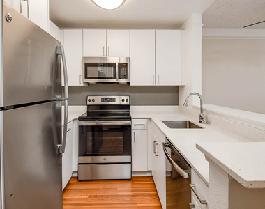 4920 Van Nuys Blvd - Photo Thumbnail 1