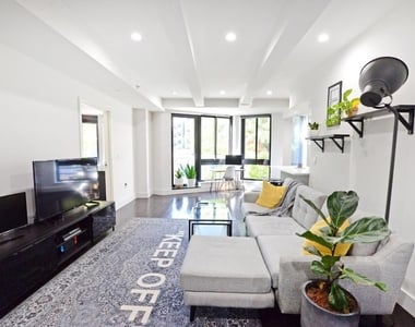 2183 3rd Avenue - Photo Thumbnail 2