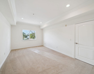 3328 S. Oakhurst Ave. - Photo Thumbnail 7