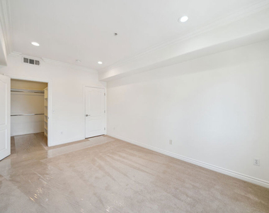 3328 S. Oakhurst Ave. - Photo Thumbnail 8
