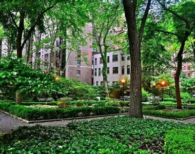 304 E 41st Street - Photo Thumbnail 2