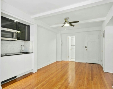 304 E 41st Street - Photo Thumbnail 5