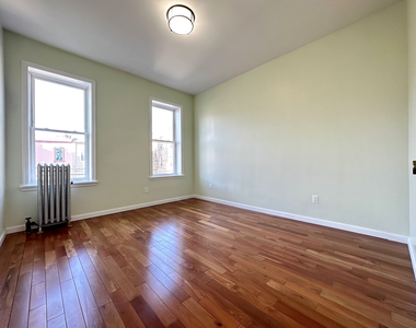 96 East 32nd Street - Photo Thumbnail 2