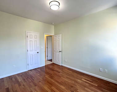 96 East 32nd Street - Photo Thumbnail 4