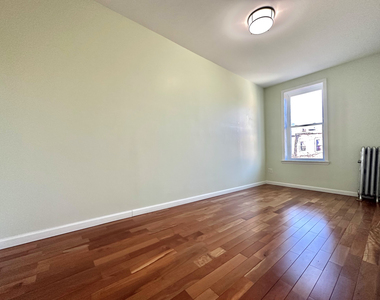 96 East 32nd Street - Photo Thumbnail 5