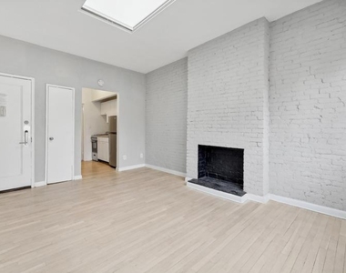 306 E 89th Street - Photo Thumbnail 2