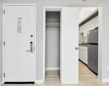 306 E 89th Street - Photo Thumbnail 3