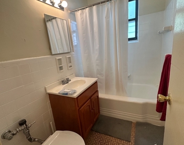 647 Albany Avenue - Photo Thumbnail 2