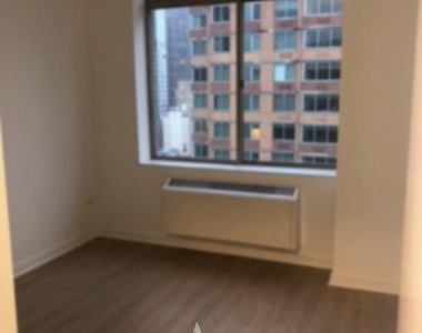 Sixth Avenue - Photo Thumbnail 8