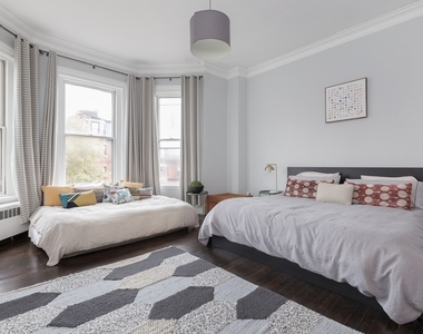 286 Beacon St - Photo Thumbnail 5