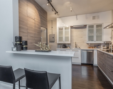 286 Beacon St - Photo Thumbnail 3