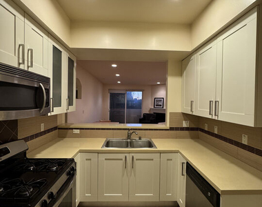 11722 Ohio Avenue - Photo Thumbnail 4