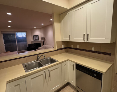 11722 Ohio Avenue - Photo Thumbnail 5