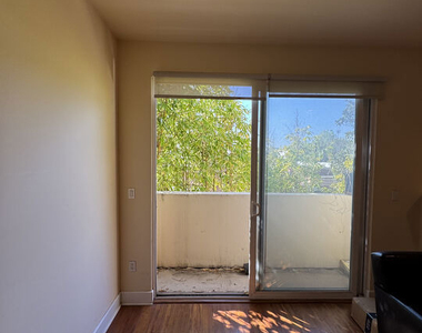 11722 Ohio Avenue - Photo Thumbnail 9