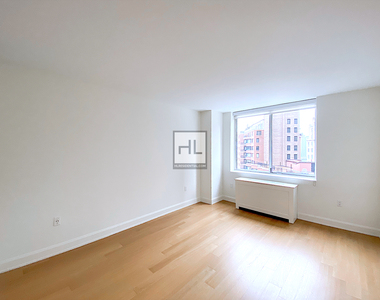 East 54th Street - Photo Thumbnail 3