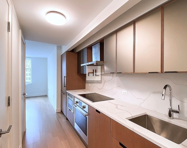 East 54th Street - Photo Thumbnail 2