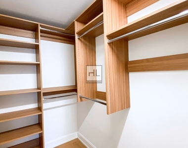 East 54th Street - Photo Thumbnail 4