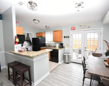 208 Gunter Street - Photo Thumbnail 8