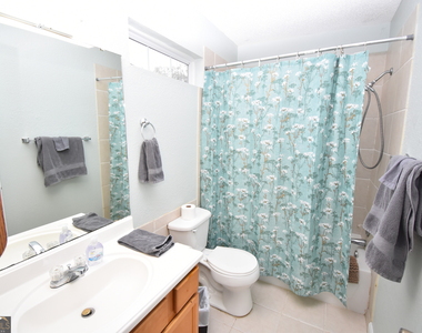 208 Gunter Street - Photo Thumbnail 16