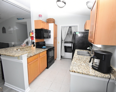 208 Gunter Street - Photo Thumbnail 10