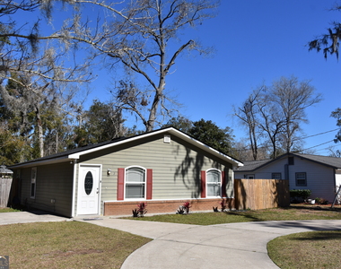 208 Gunter Street - Photo Thumbnail 1