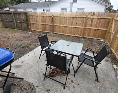 208 Gunter Street - Photo Thumbnail 12