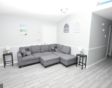 208 Gunter Street - Photo Thumbnail 5