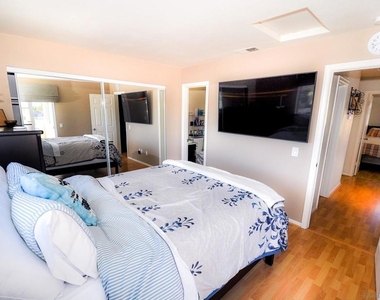 207 Elkwood - Photo Thumbnail 14