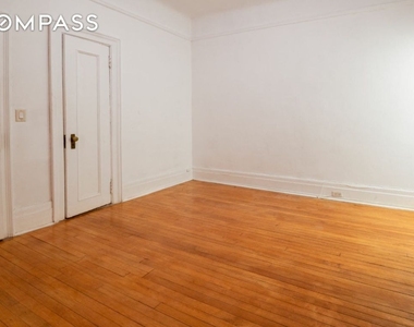 26 E 63rd Street - Photo Thumbnail 6