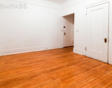 26 E 63rd Street - Photo Thumbnail 3