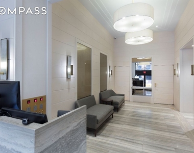 26 E 63rd Street - Photo Thumbnail 1