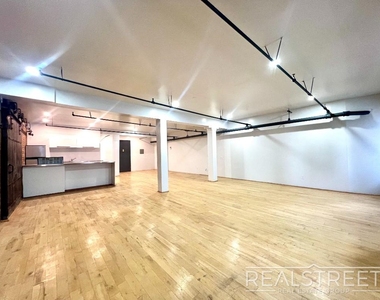 337 Kent Avenue - Photo Thumbnail 7