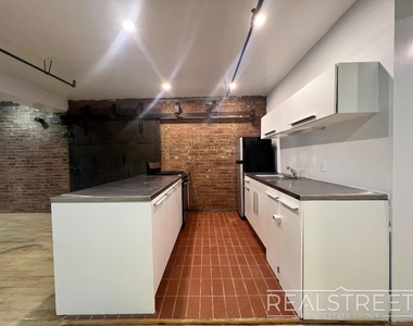 337 Kent Avenue - Photo Thumbnail 3