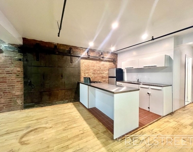 337 Kent Avenue - Photo Thumbnail 5