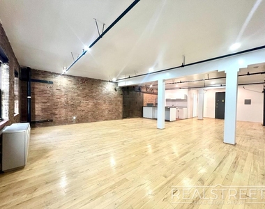 337 Kent Avenue - Photo Thumbnail 8