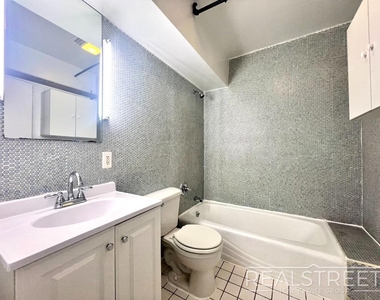 337 Kent Avenue - Photo Thumbnail 6
