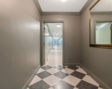 2501 S Westview Street - Photo Thumbnail 9