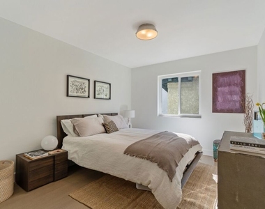 2501 S Westview Street - Photo Thumbnail 7