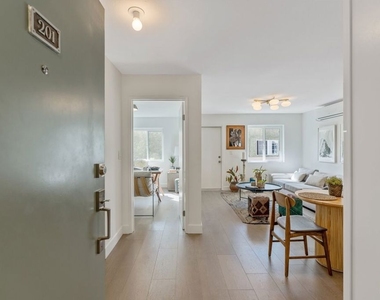 2501 S Westview Street - Photo Thumbnail 2