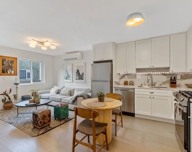 2501 S Westview Street - Photo Thumbnail 3