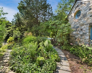 106 Old Stone Hill Road - Photo Thumbnail 23