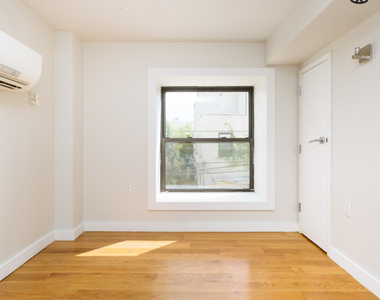 100 Dupont Street - Photo Thumbnail 10