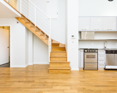 100 Dupont Street - Photo Thumbnail 17
