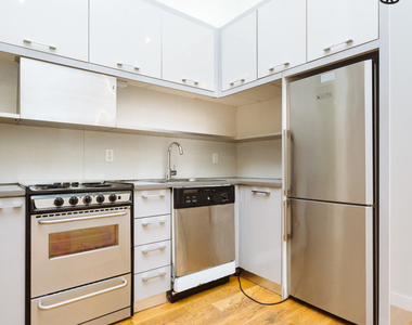 100 Dupont Street - Photo Thumbnail 16