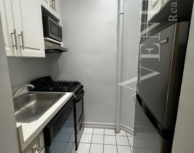 East 83rd Street - Photo Thumbnail 4